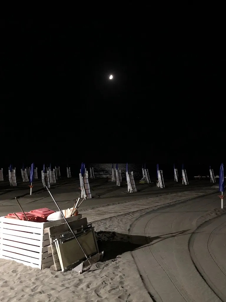 Richard Trenta_Bagno Saint Tropez • Fregene_Fregene_review