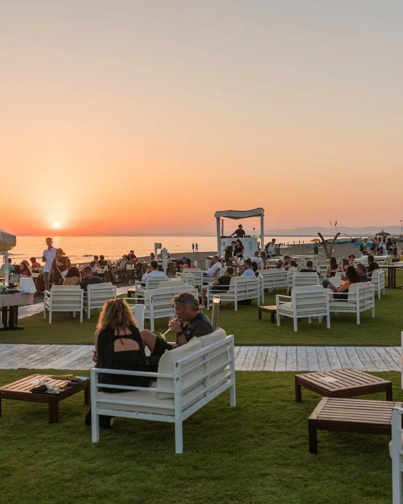 Onda Anomala restaurant in Fregene