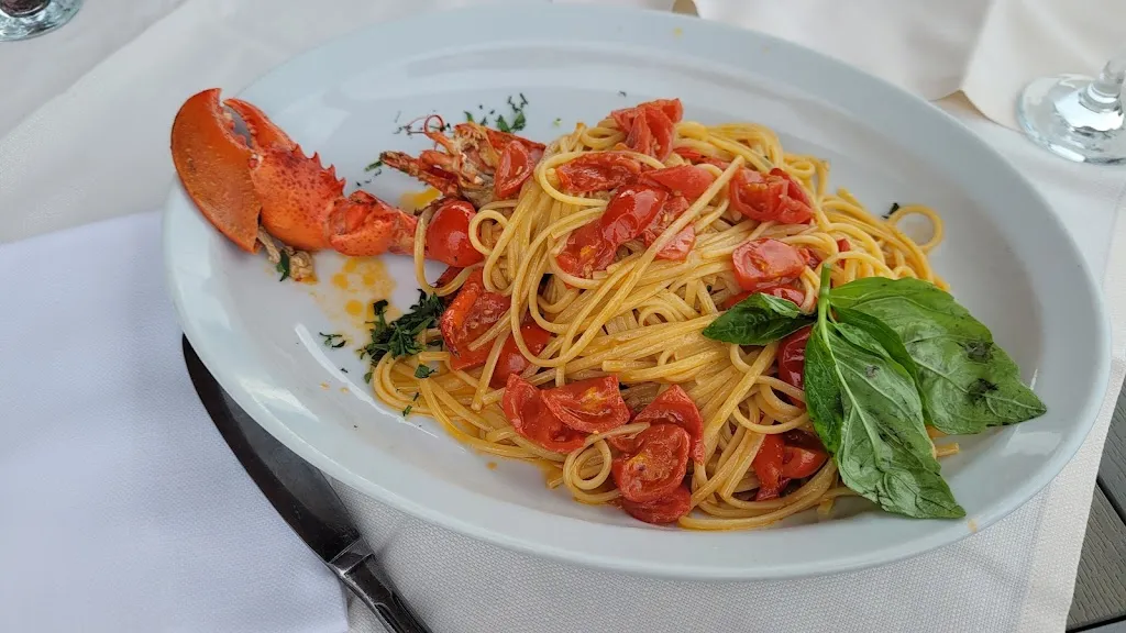 Godina SergiuEpic_La nave_Fregene_review