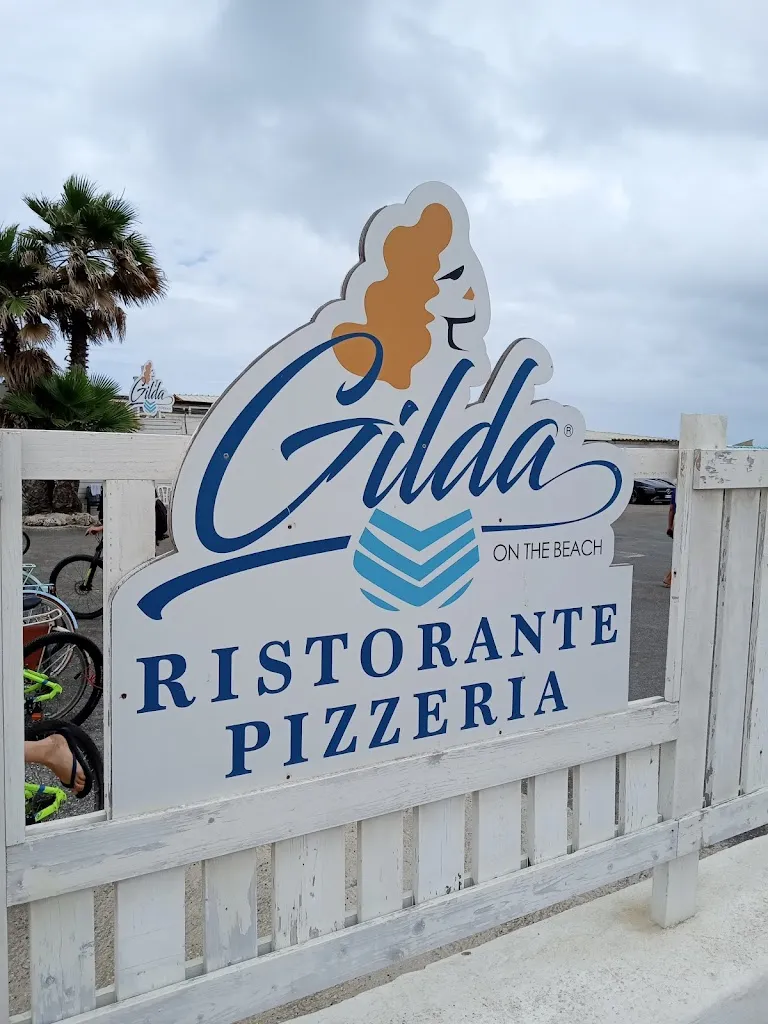 Nick Garlinghouse_Gilda on the Beach_Fregene_review