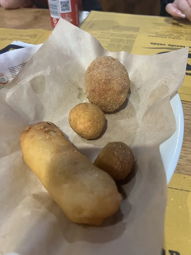 Julia Kha Mi Tran_Luna Rossa_Fregene_review