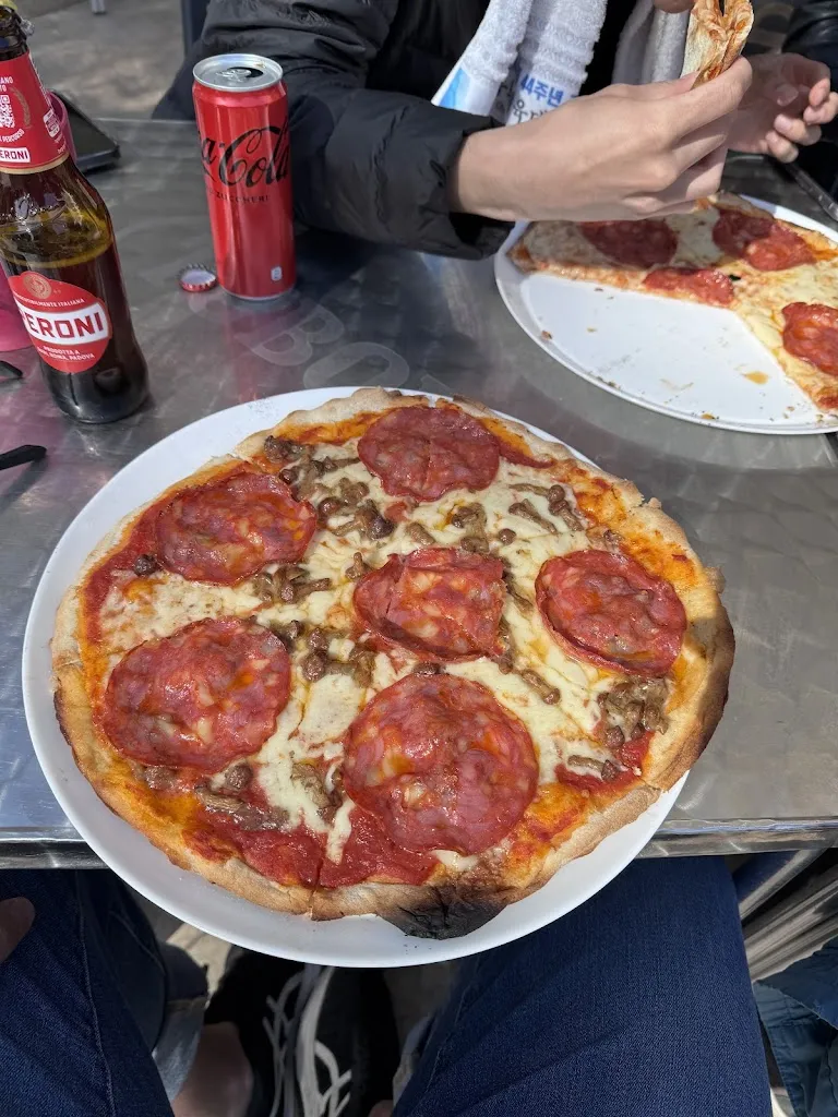 Pizza Beach_Fregene_slider_image_2