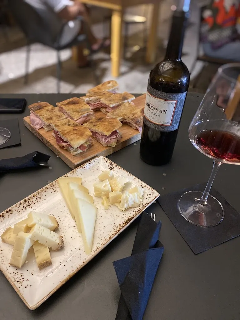 Sara Festa_Latteria_Itri_review