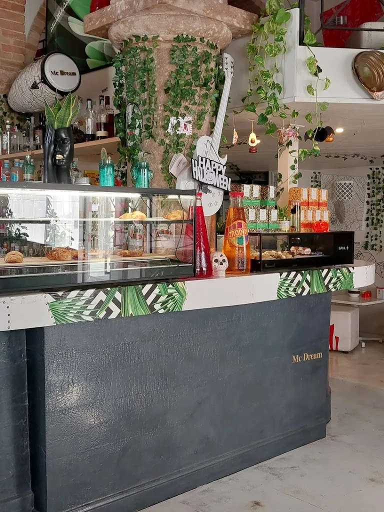 McDream Café restaurant in Villa Lempa