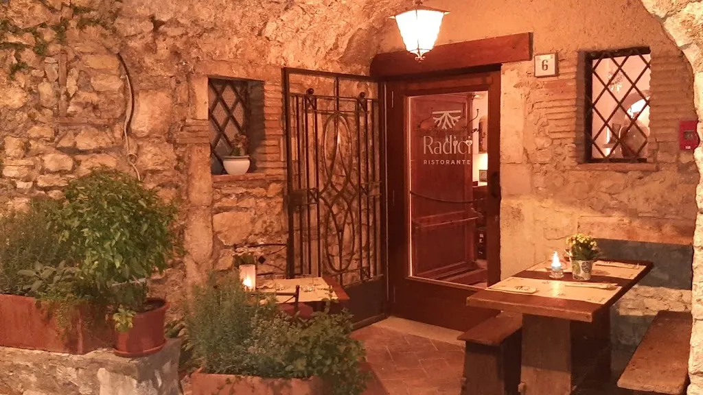 Radici Ristorante & Bistrot restaurant in Labro