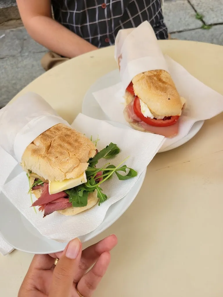 Caitlin Dewrance_I panini della Bottega di Via Laghetto_Laghetto_review