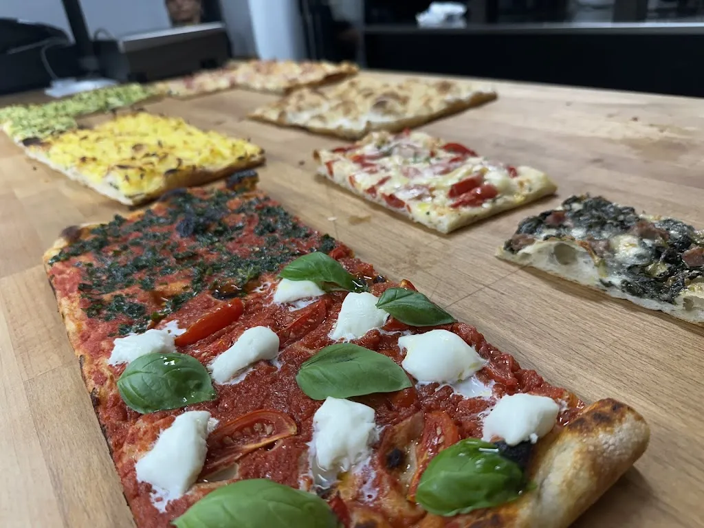 00100 pizza_La Massimina-Casal Lumbroso_slider_image_2