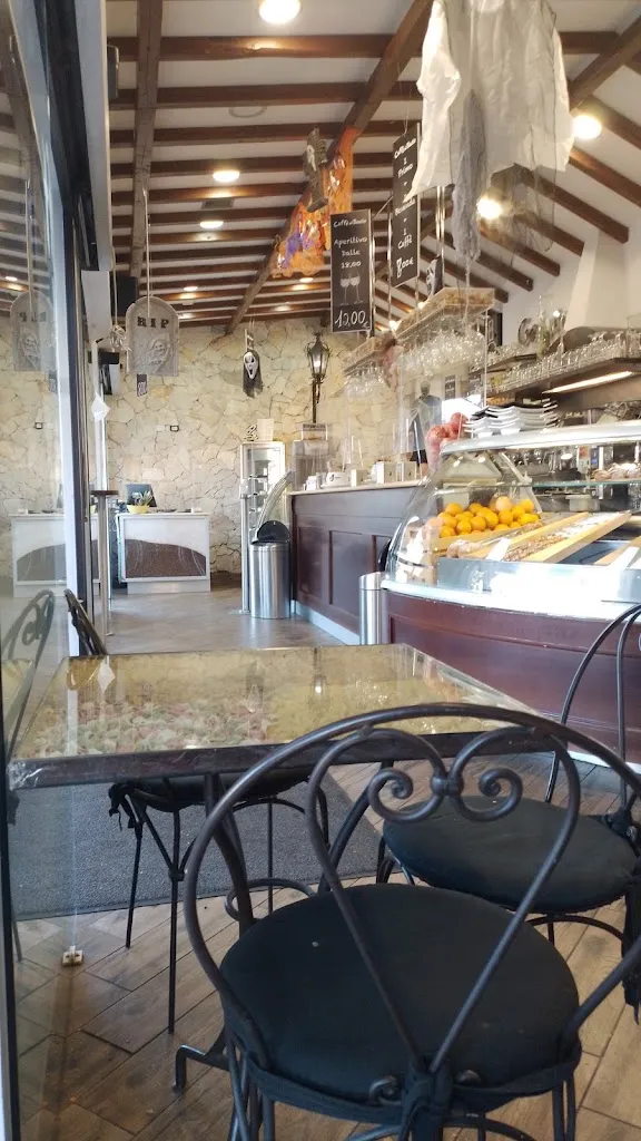 Gabriele 1967_Caffè al Bacio_La Massimina-Casal Lumbroso_recensione