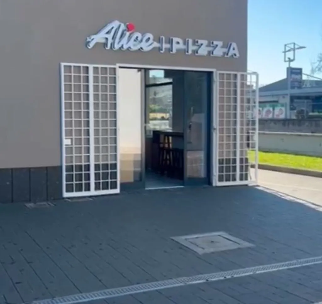Alice pizza Massimina restaurant in La Massimina-Casal Lumbroso