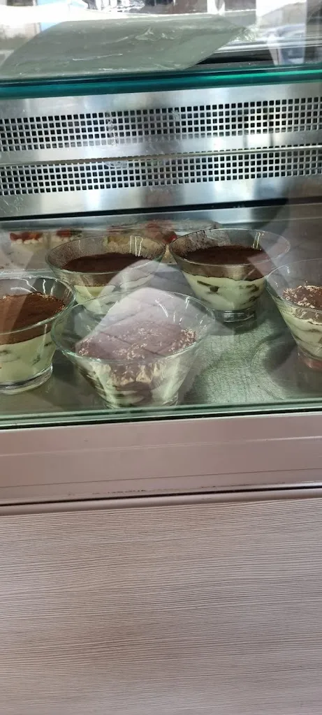 Andrea Iuliano_Elen Bar_La Massimina-Casal Lumbroso_review