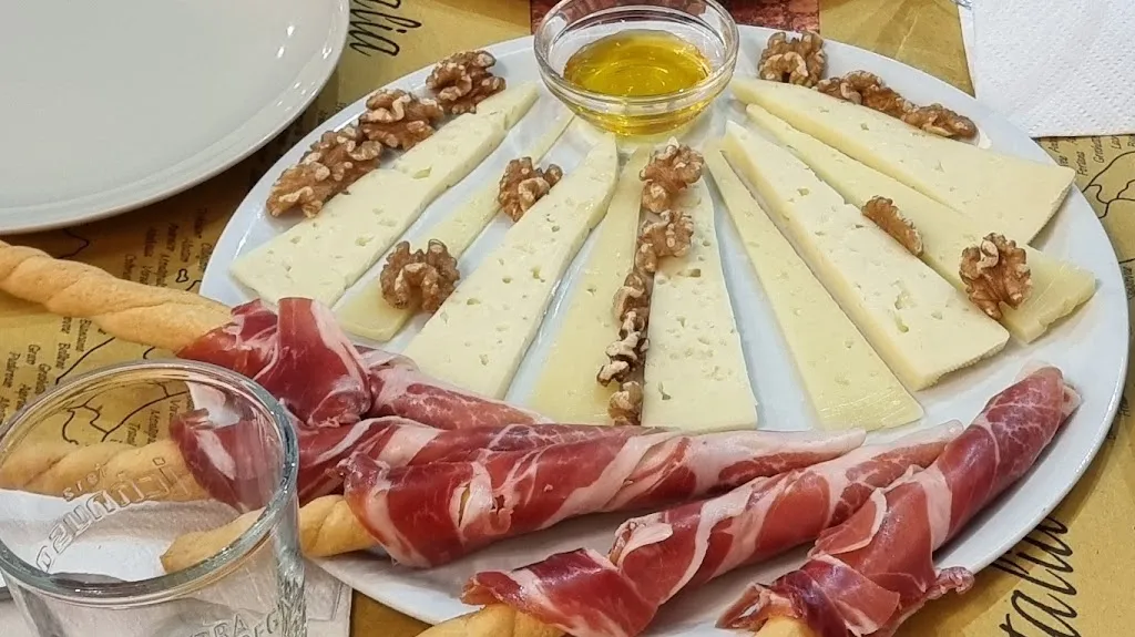 Bowling lo Spaccone restaurant in La Massimina-Casal Lumbroso