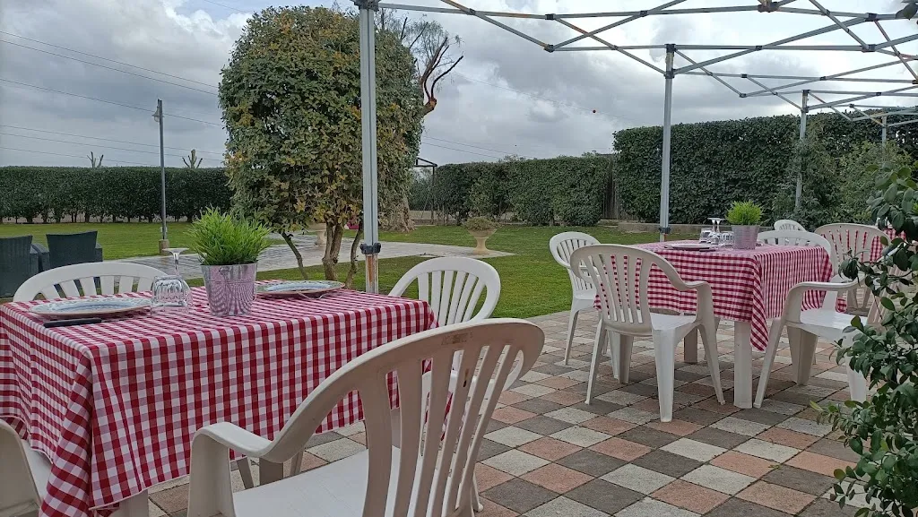 Casale La Rosa Rossa_La Massimina-Casal Lumbroso_slider_image_1