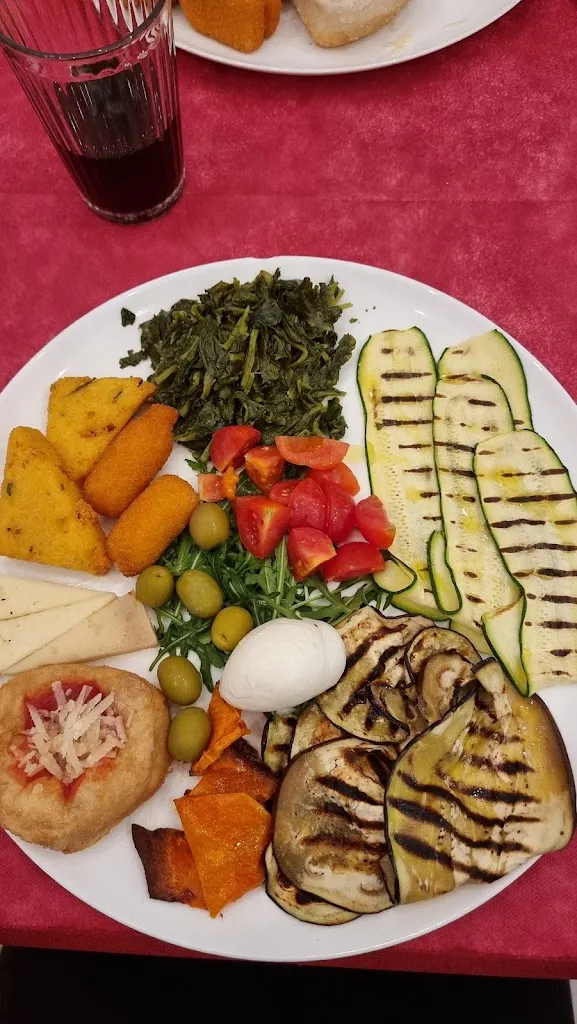 Mariarosaria De Lucia_'A Panuozziella_Latina Scalo_review