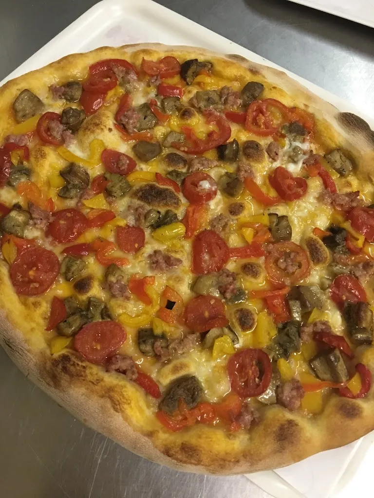 Pizzeria Del Corso restaurant in Lariano