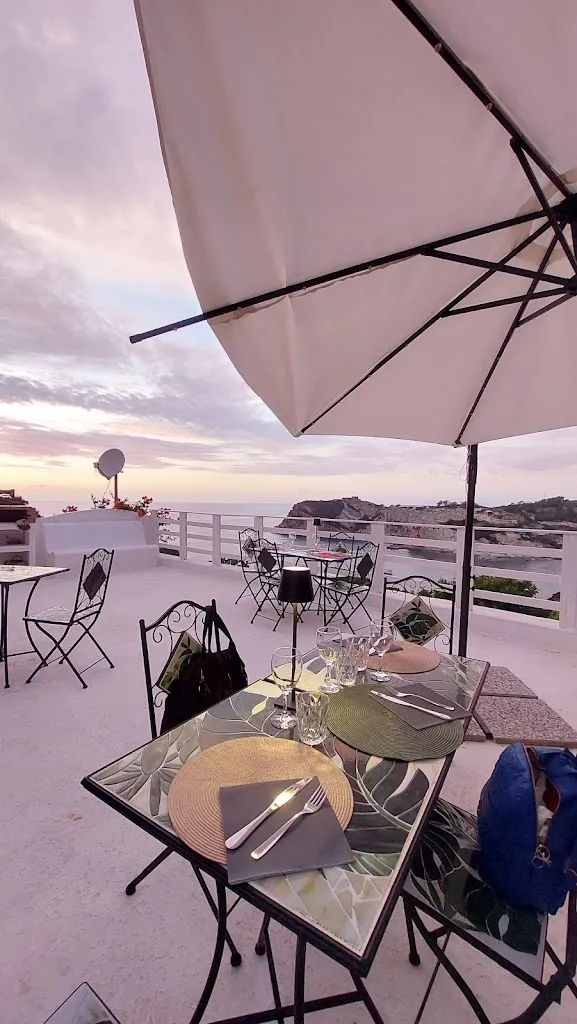 Home Restaurant - La Cantina restaurant in Le Forna