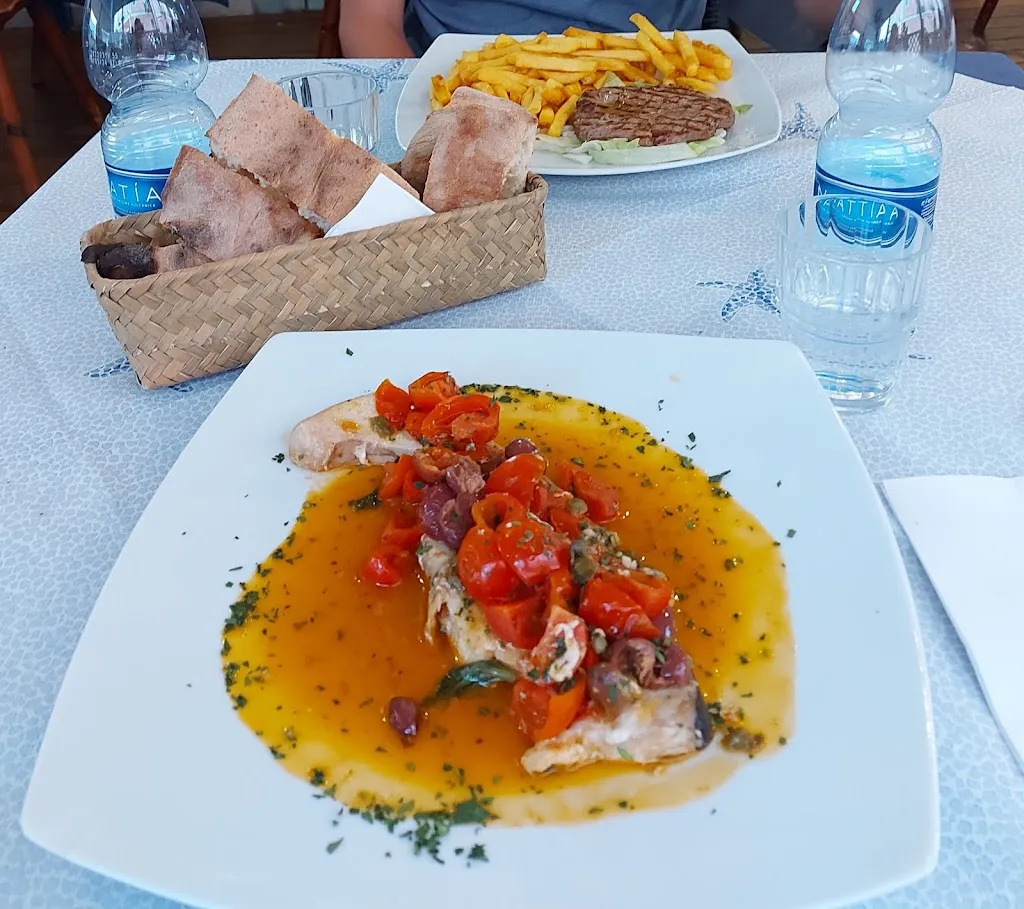 Emilie van t Hof_Tartaruga Pub_Le Forna_review