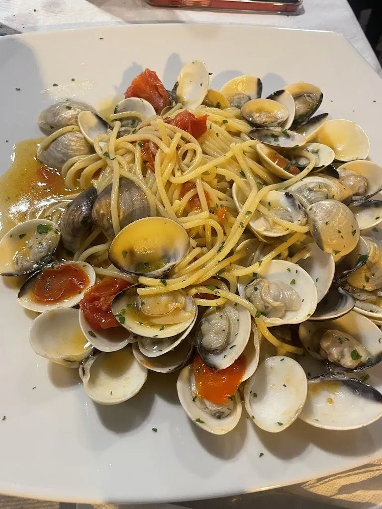 Tartaruga Pub_Le Forna_slider_image_2