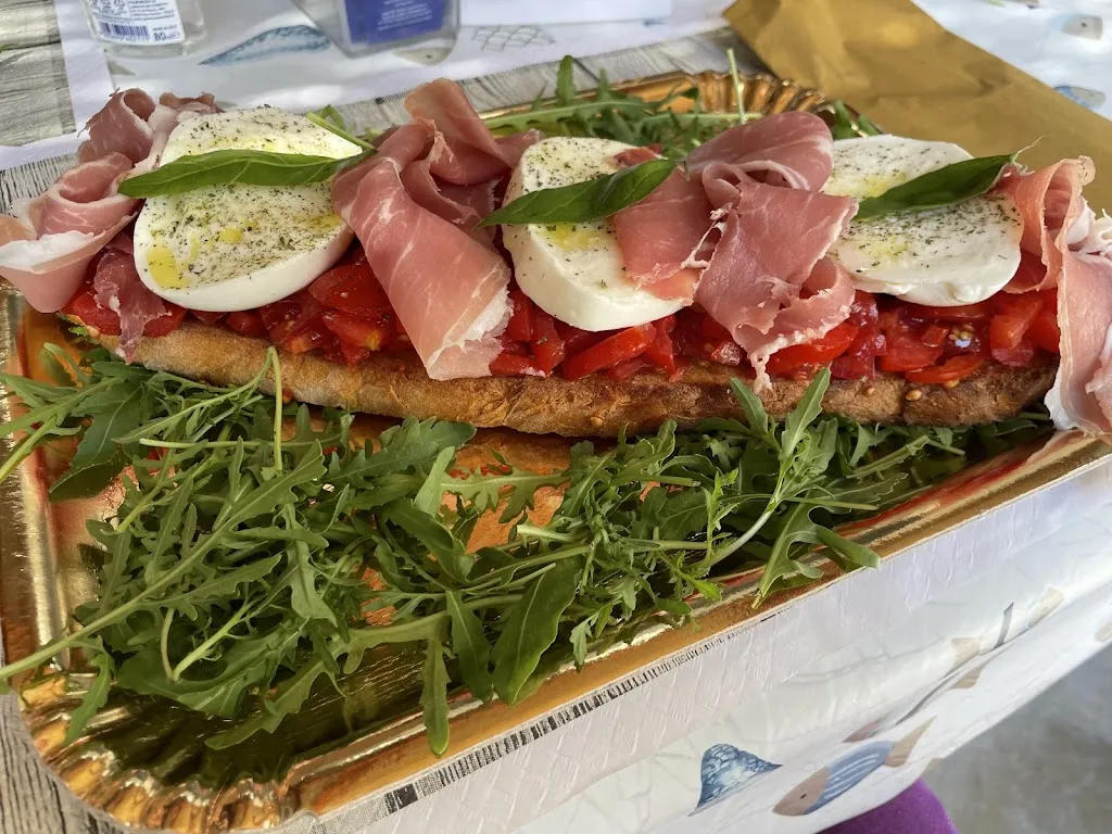 Silvia F._Bar Nautilus_Le Forna_recensione