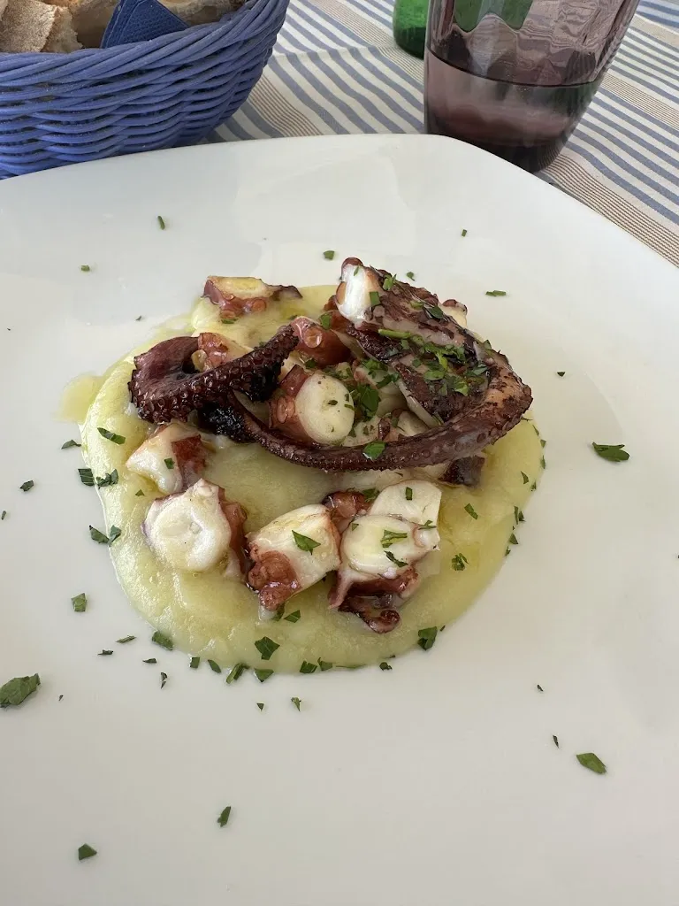 Alison Veilleux_La Pergola_Le Forna_review