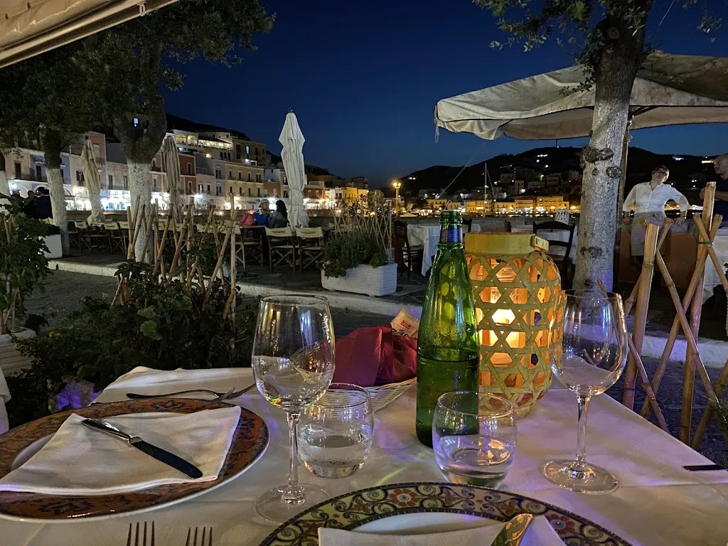 Il Porticciolo restaurant in Le Forna