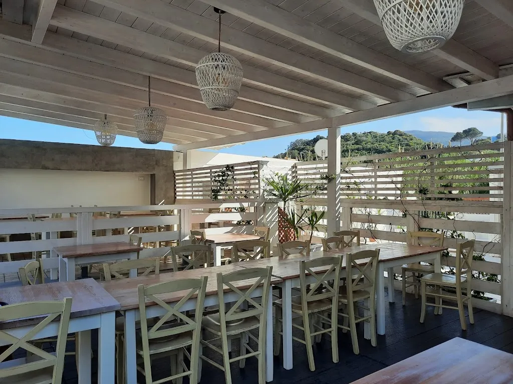 Dieci Maggio restaurant in Le Forna