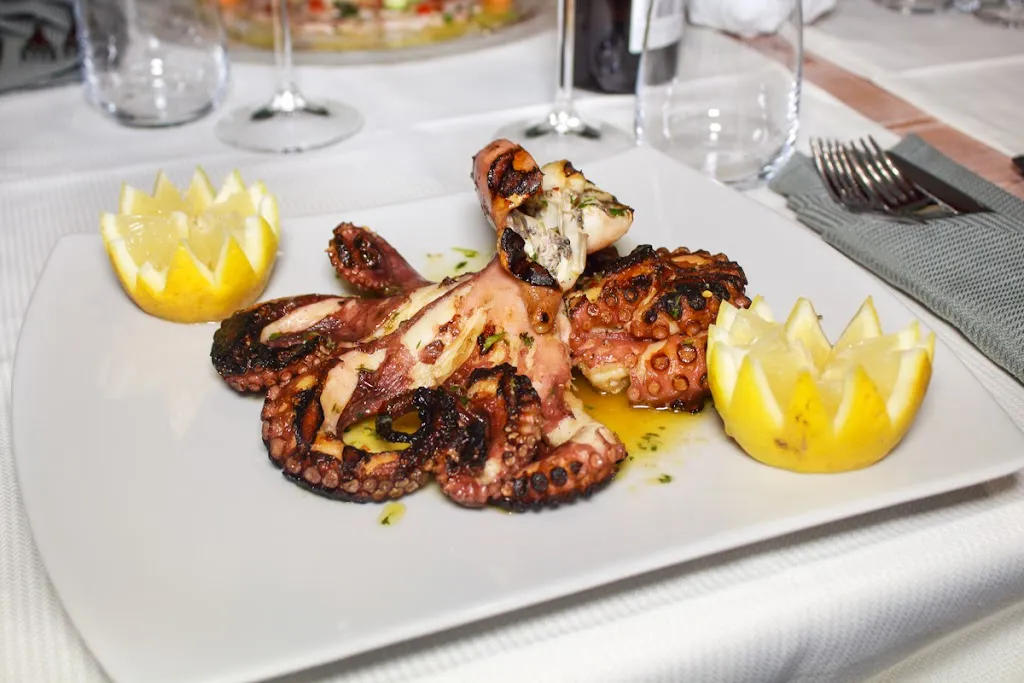 Dieci Maggio_Le Forna_slider_image_3