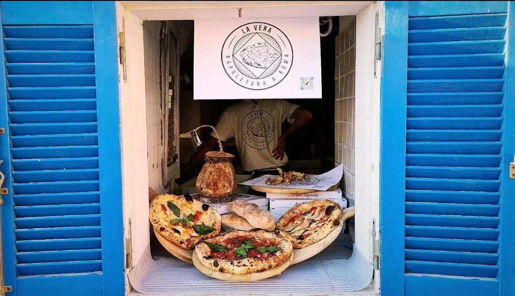 Roberta Anastasio_La Vera Napoletana a Ponza_Le Forna_recensione