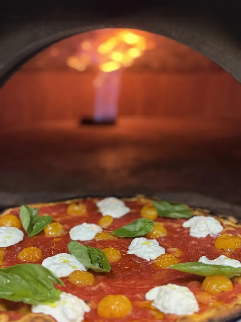 A Mano A Mano Pizzeria - Piccola Capri_Mantiglia di Ardea_slider_image_1