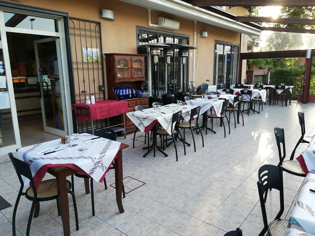 Pizzeria da Costantino restaurant in Marco Simone