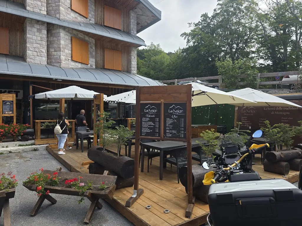 Brasserie La Neige_Micigliano_slider_image_2