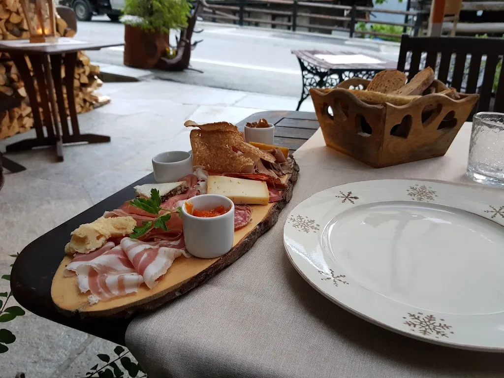 Dennis Hansen_Le Vieux Lyskamm_Antagnod_review