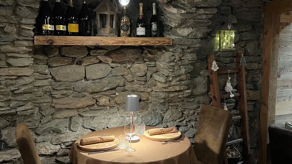 Le Vieux Lyskamm restaurant in Antagnod