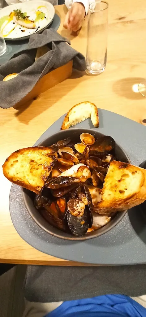 Max Nuta_Molo Venti4_Montalto di Castro_review