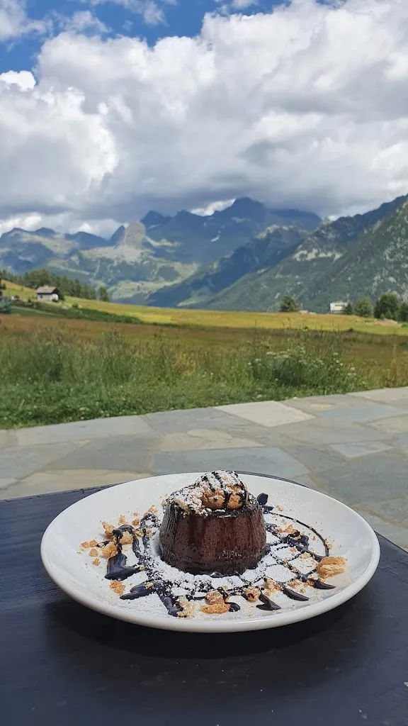 Cleber Bucheb Silia_La Maison du Braconnier_Antagnod_review