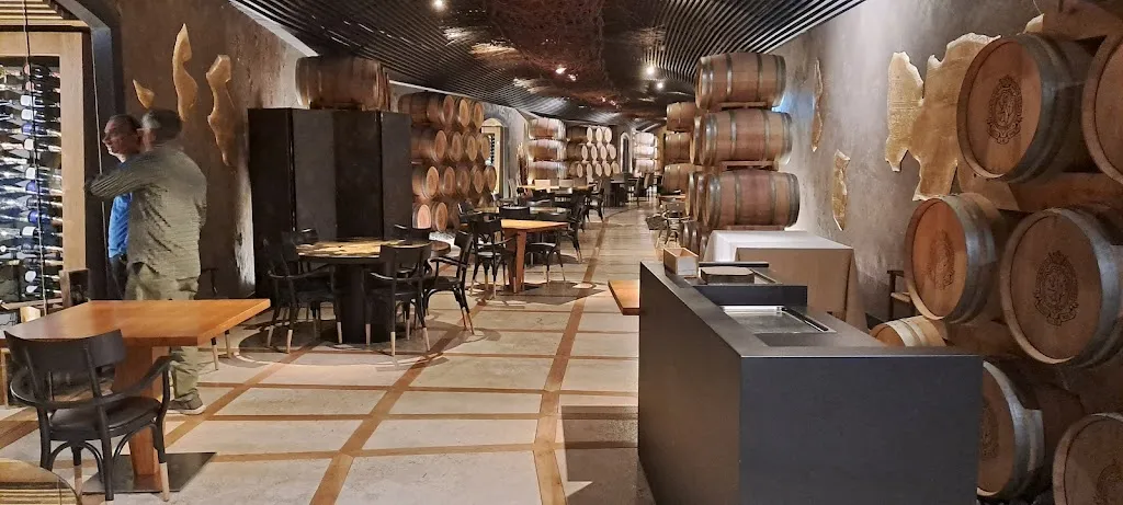 Poggio le Volpi Enoteca Wine & Food_Monte Porzio Catone_slider_image_3