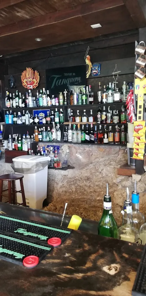 Nora_Mary Rock Beach Sassolini_Minturno_recensione