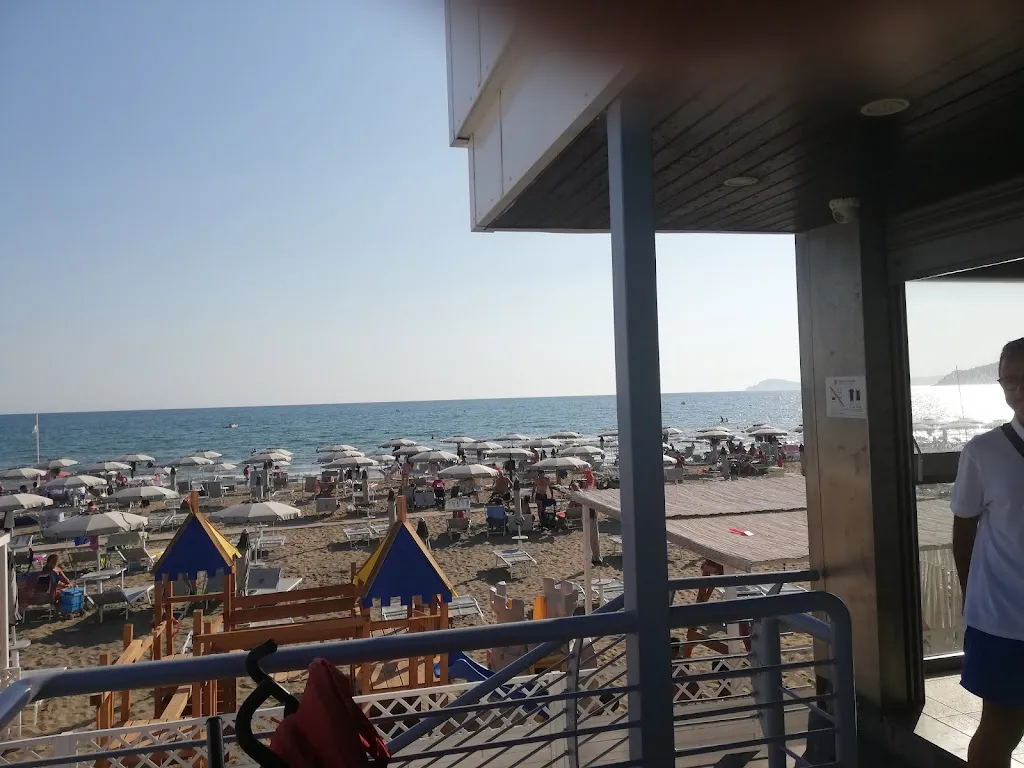 Just Smile and Wave_Minturno_slider_image_3