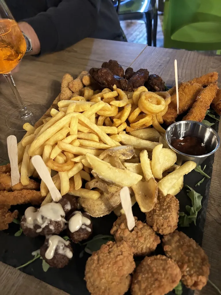 Sabrina Massa_Fuga bar pub Scauri_Minturno_review