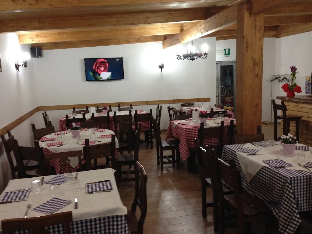 Far west trattoria pizzeria restaurant in Minturno