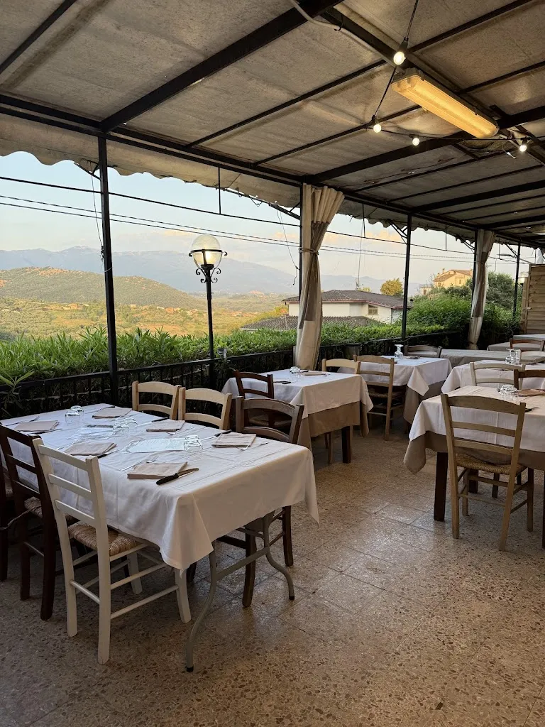 Pizzeria Ohana restaurant in Montebuono