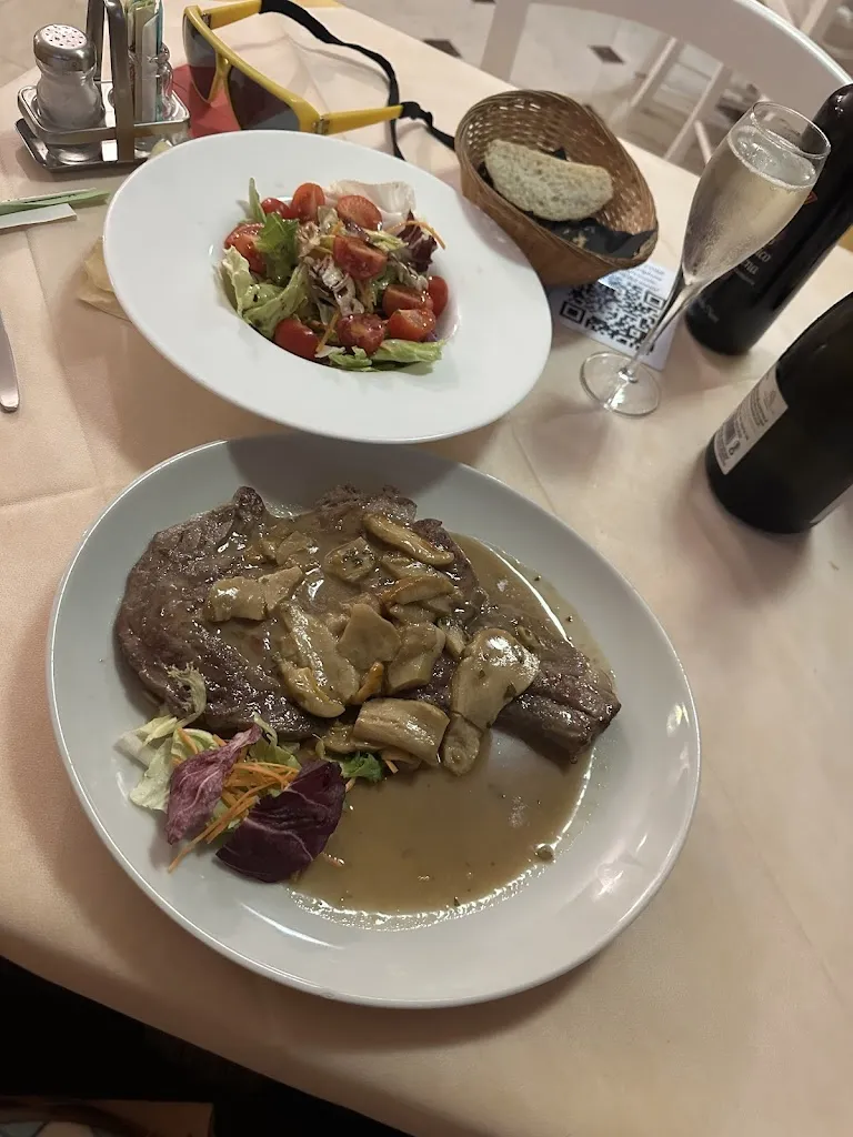 Julio Rivera Armijos_Albergo la Grolla, ristorante, pizzeria bar_Antey-Saint-Andrè_review