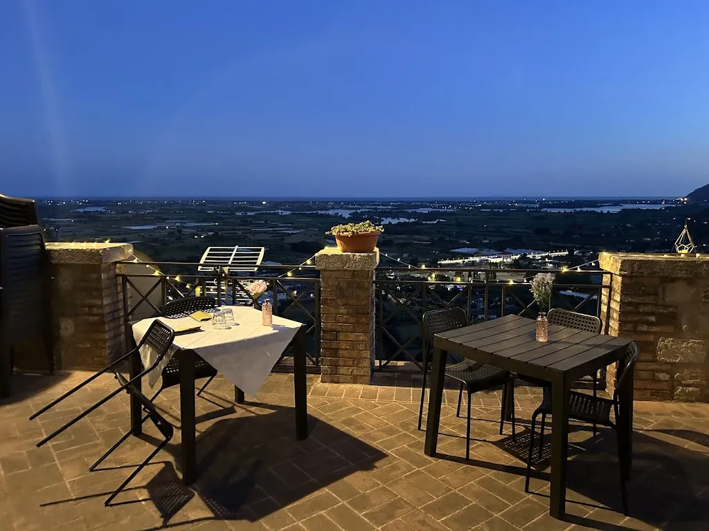 L'Alza Bandiera restaurant in Monte San Biagio