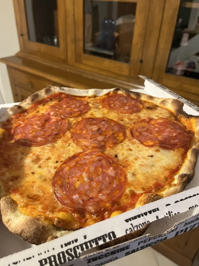 Max Jørgensen_de santis daniela pizzeria_Monteleone Sabino_review