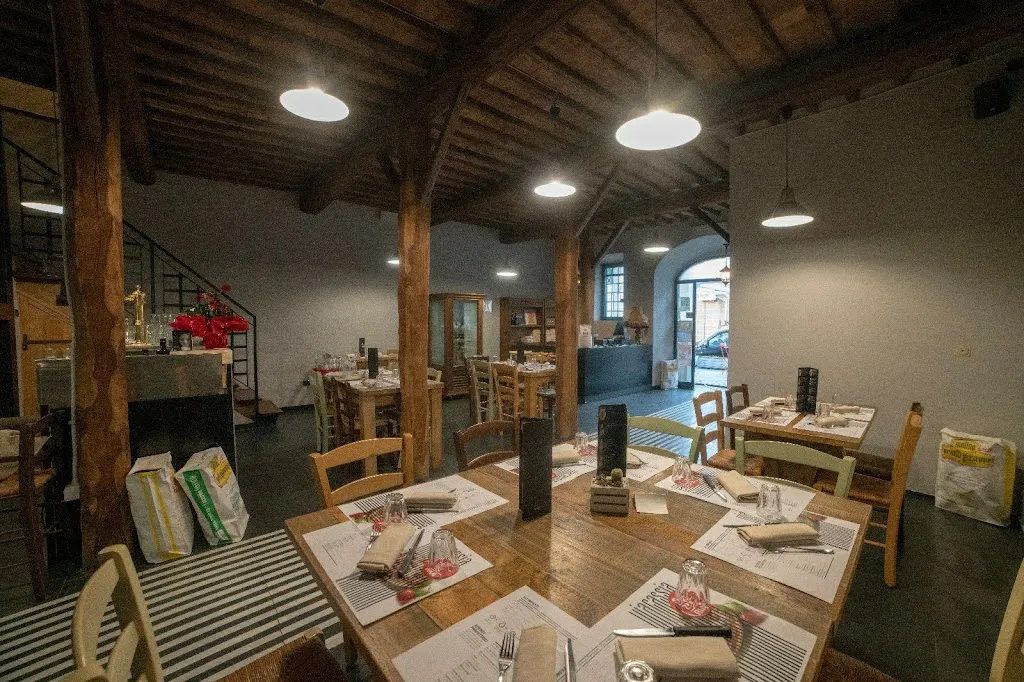 Pizzeria Via Cassia restaurant in Montefiascone