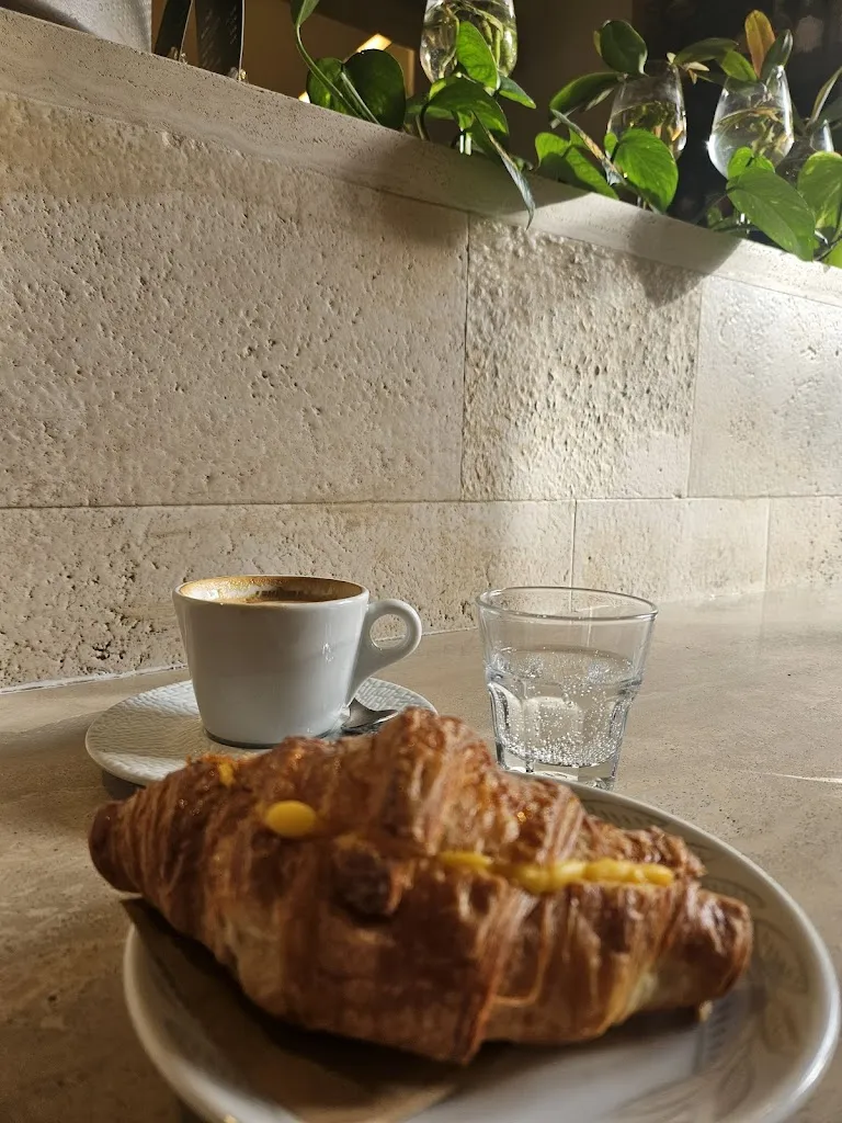 Mieke Grobler_Caffè Centrale_Montefiascone_review