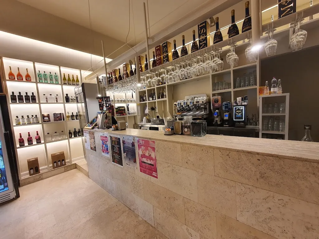 Caffè Centrale restaurant in Montefiascone