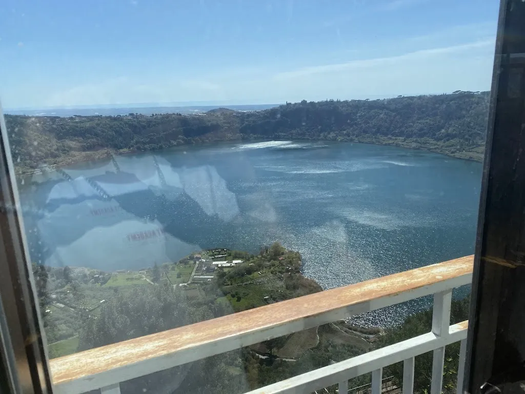 Franc_Sirena del Lago_Nemi_review