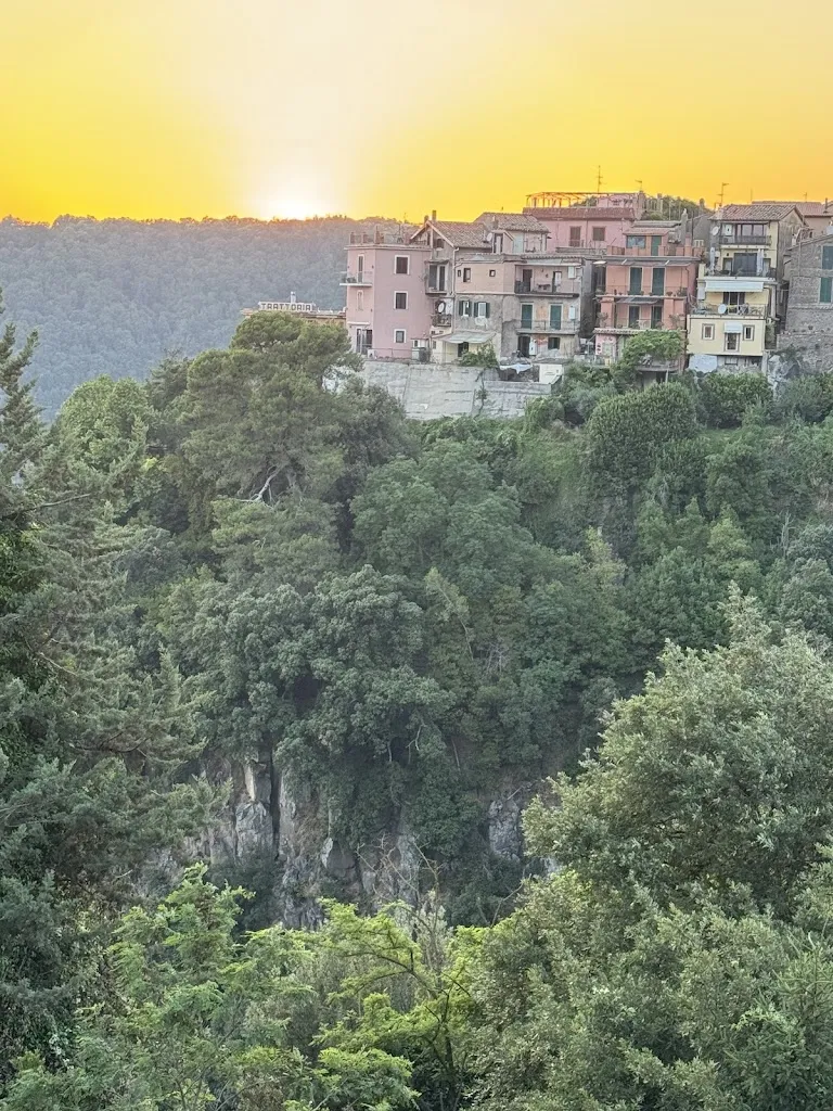 Chris Georghiou_Il Ramo d'Oro_Nemi_review