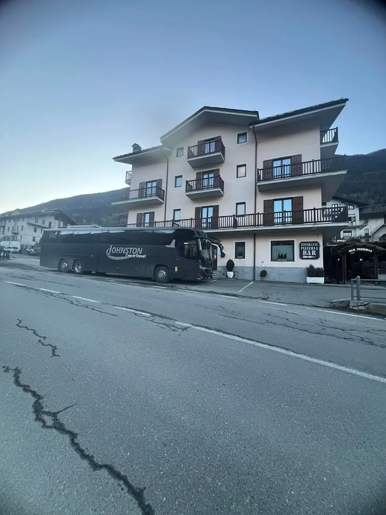 Christopher Ford_Hôtel Ristorante Pizzeria Château_Aymavilles_review