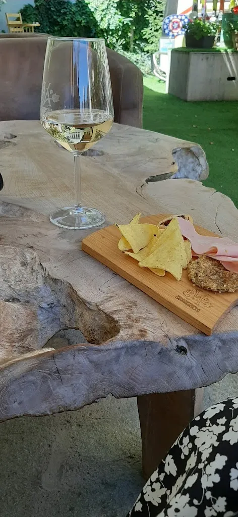 Nataša Niklová_Vinosteria Antirouille_Aymavilles_review